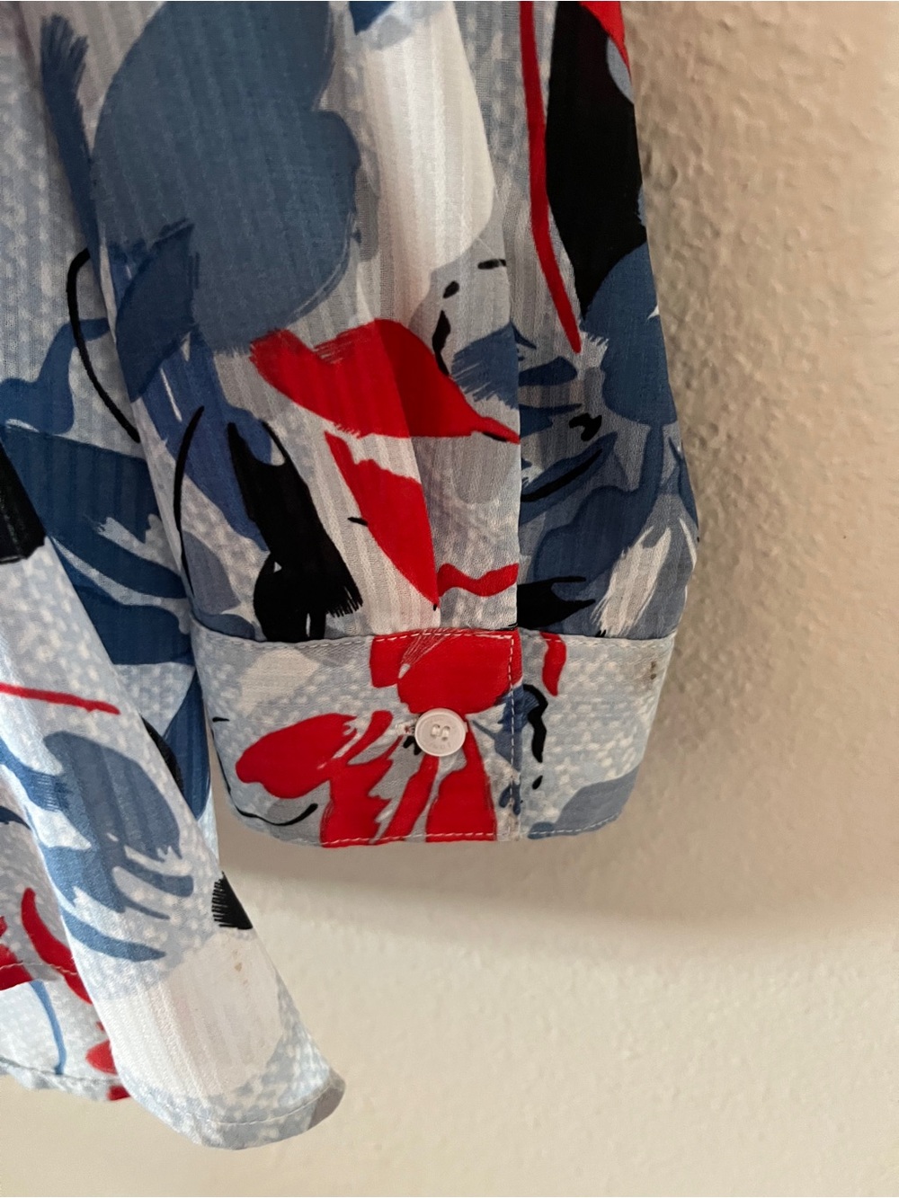 Jones New York Red, Blue, Gray Floral Split Neckline Blouse Large - Picture 4 of 7